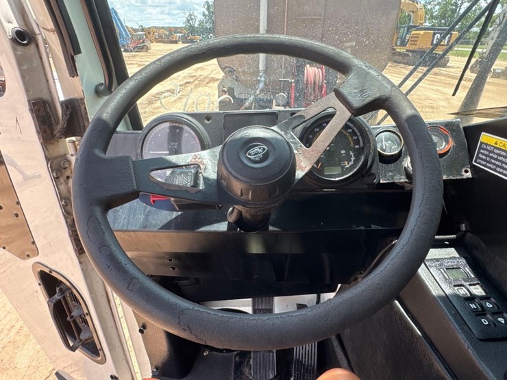 2015-mack-leu633-image-30