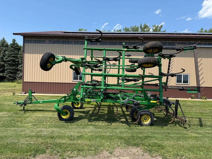2011-john-deere-2410-image-7