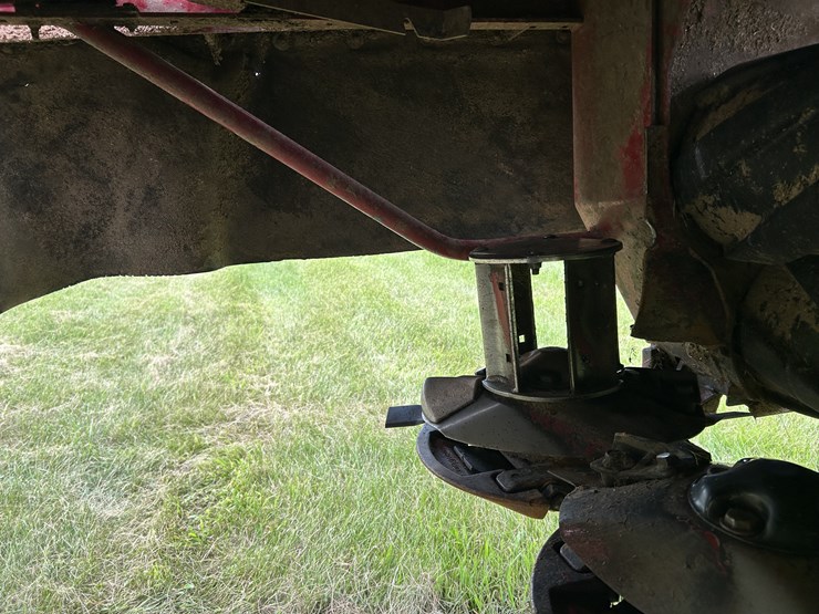 2012-new-holland-h7230-image-31