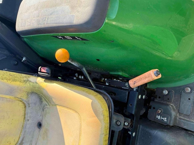 2020-john-deere-3032e-image-17