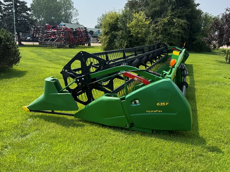 2019-john-deere-635f-image-4