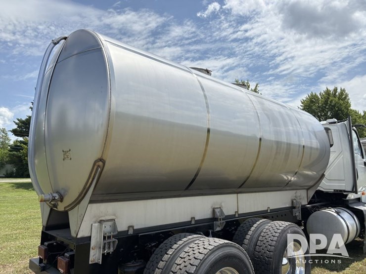 2018-ihc-lt-625-liquid-nurse-truck-(pz13706)-image-4