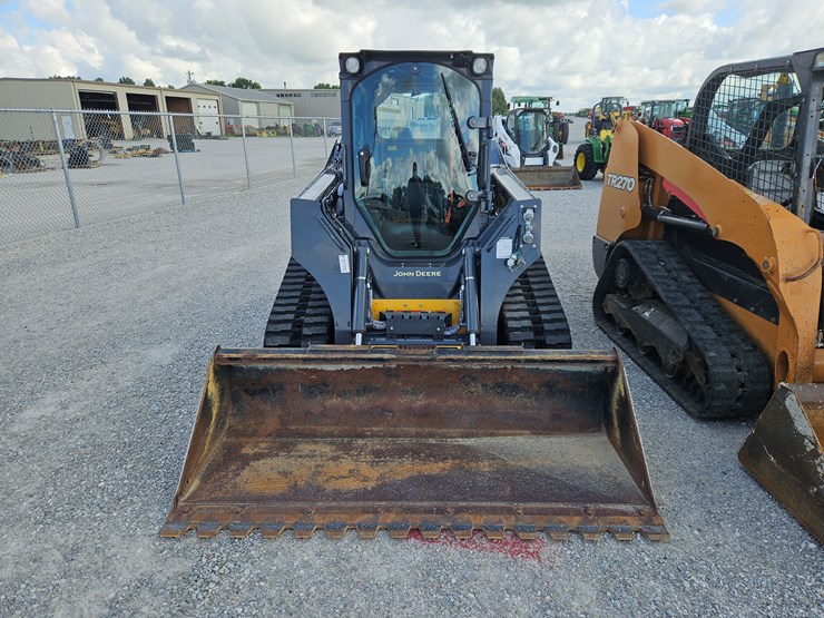 2022-deere-325g-image-2