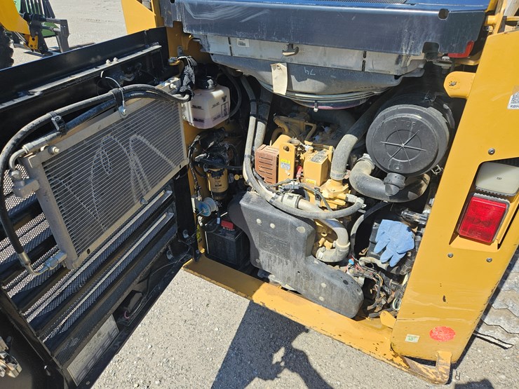 2021-caterpillar-279d3-image-18