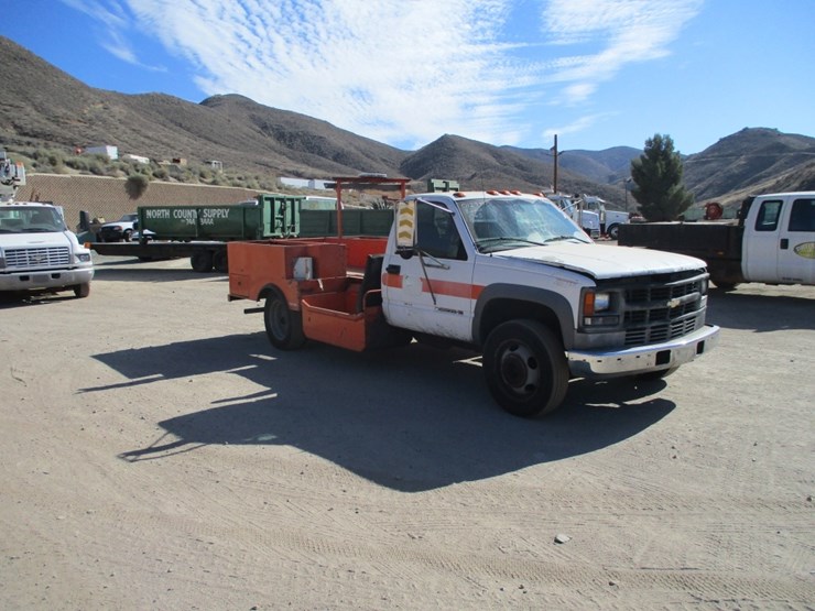 2002-chevrolet-3500hd-image-2