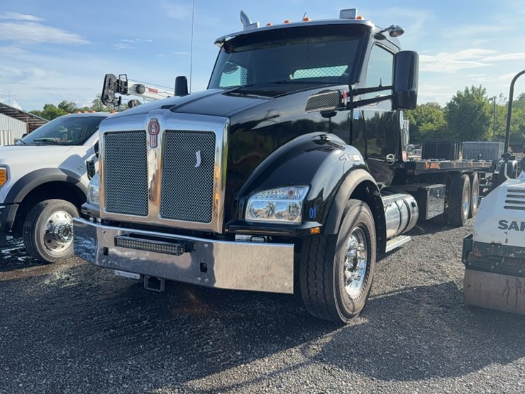 2016-kenworth-t880-image-1