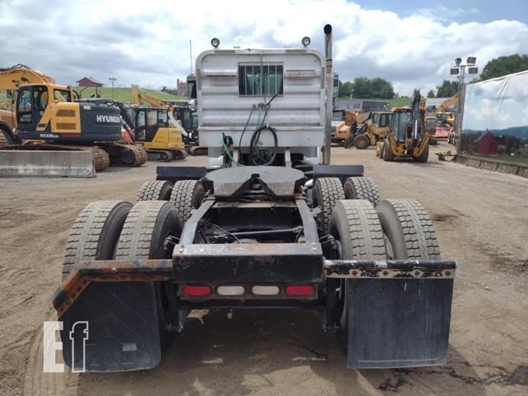 2011-peterbilt-388-image-4