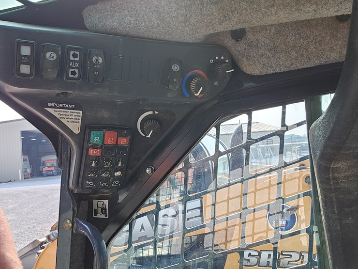 2018-deere-323e-image-10