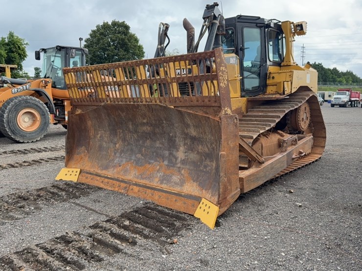 caterpillar-d6t-xw-image-1