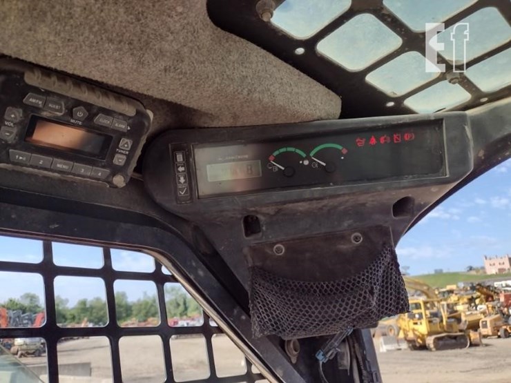2023-deere-317g-image-7