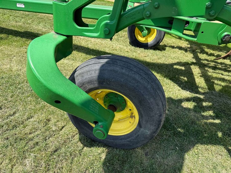 2011-john-deere-2410-image-44