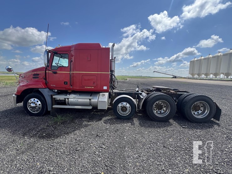 2007-mack-vision-cx613-image-8