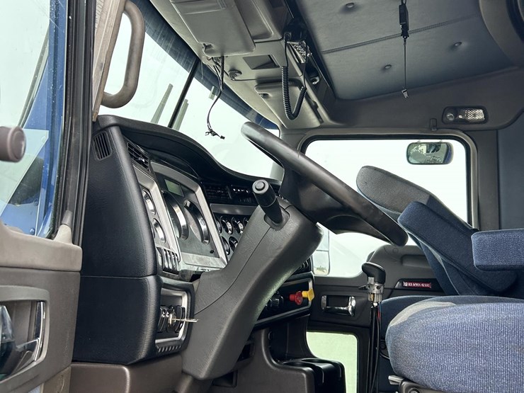 2018-kenworth-t800-image-9
