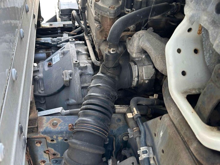 2013-isuzu-npr-eco-max-image-6