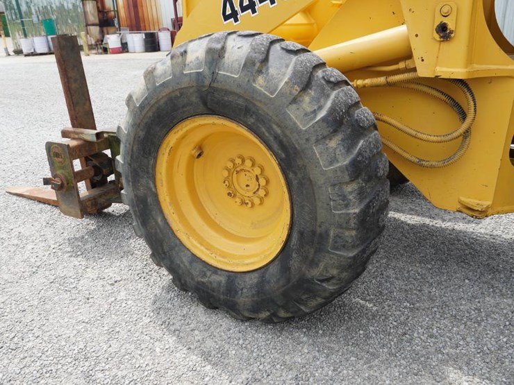deere-444g-image-45