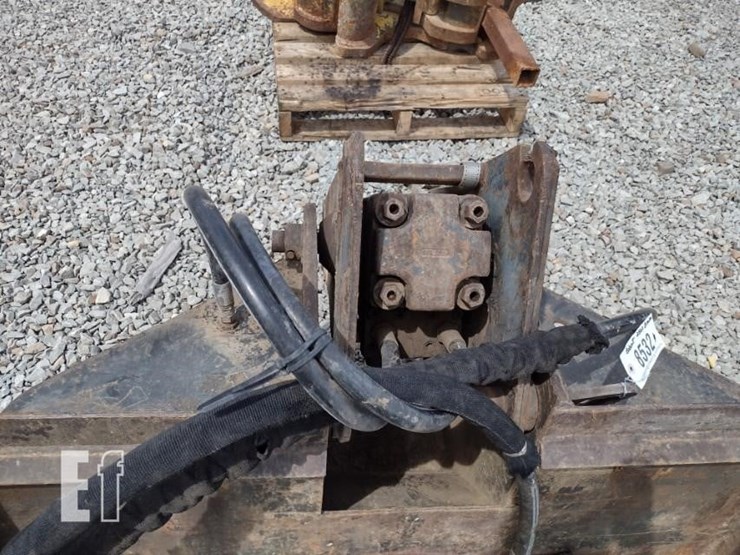 bobcat-2560-breaker-image-3