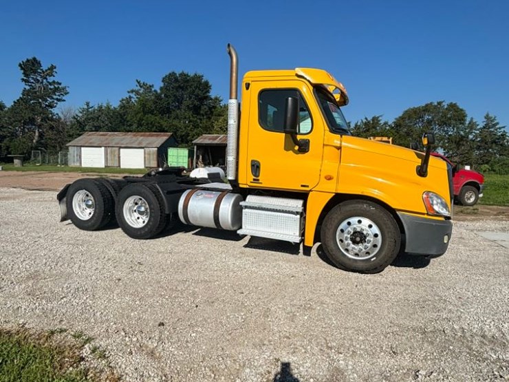 2012-freightliner-cascadia-truck-(lld1293)-image-12