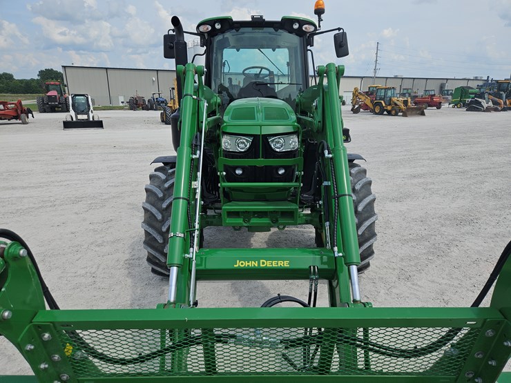 2022-john-deere-6140m-image-4
