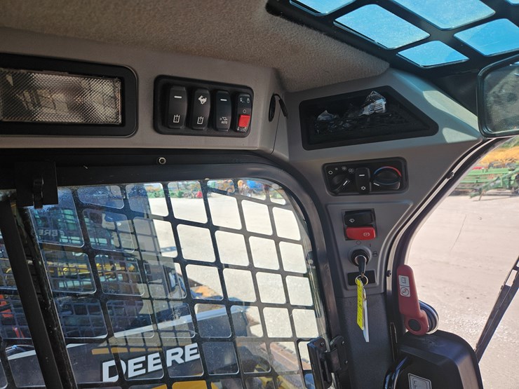 2019-caterpillar-259d3-image-10