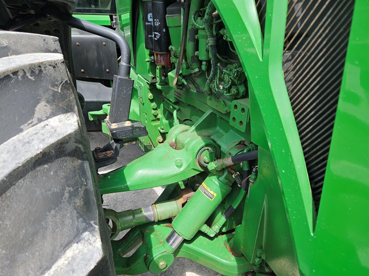 2013-john-deere-8310r-image-3