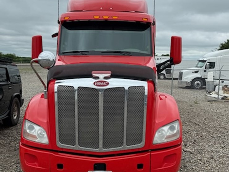 2018-peterbilt-579-image-2