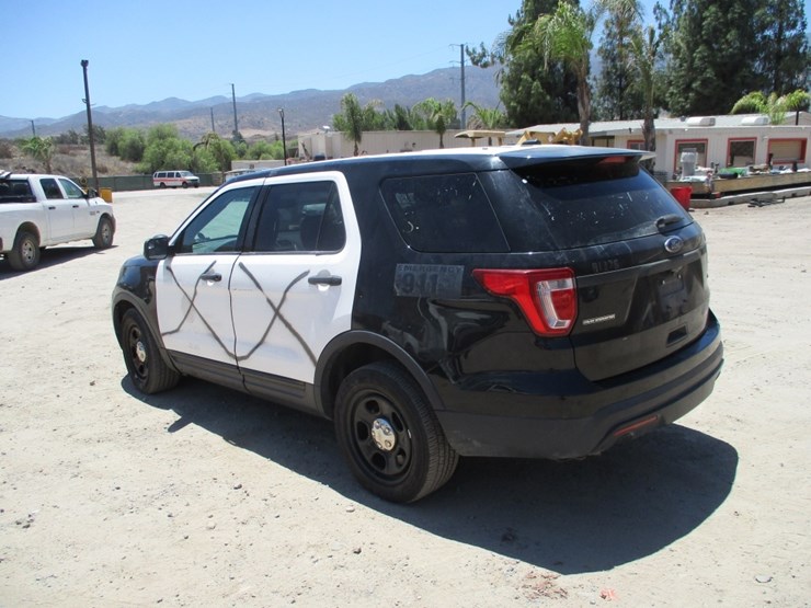 2015-ford-explorer-image-4