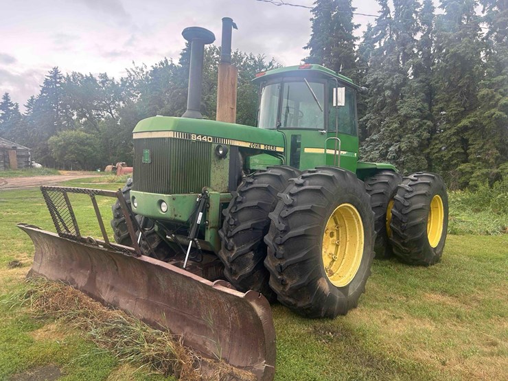 john-deere-8440-image-1