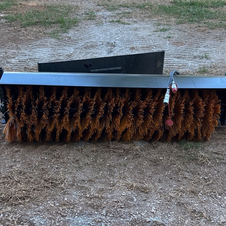 #114 • Quick Attach Sweeper