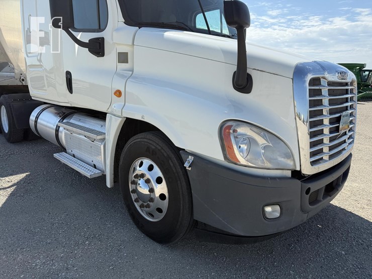 2014-freightliner-cascadia-125-image-4