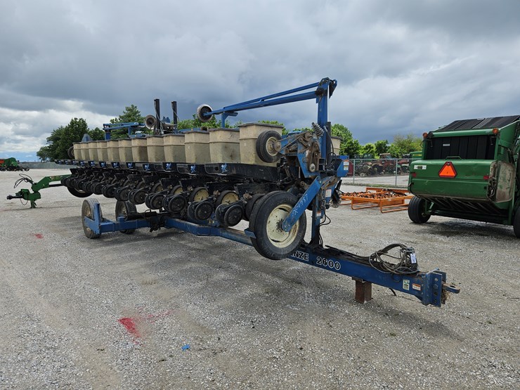 kinze-2600-image-11