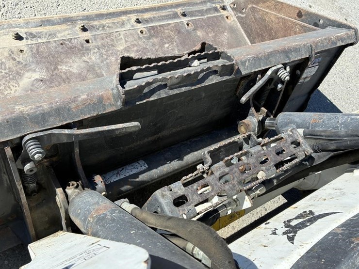 2021-bobcat-s590-image-6