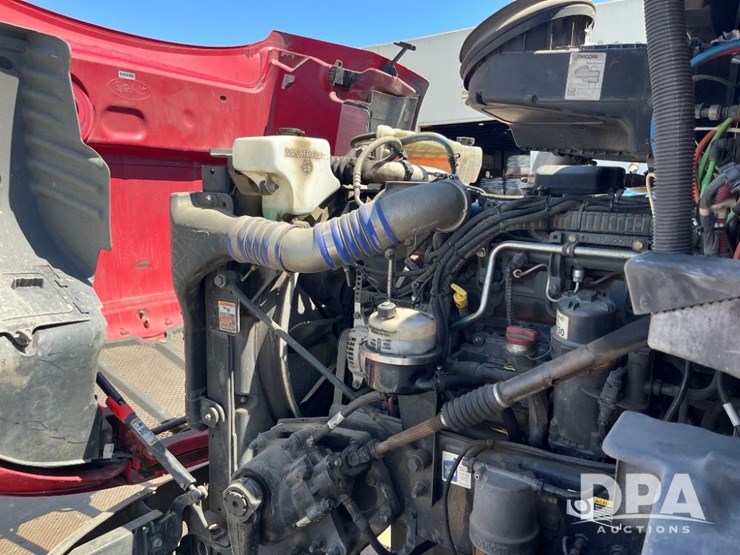 2018-peterbilt-579-image-16