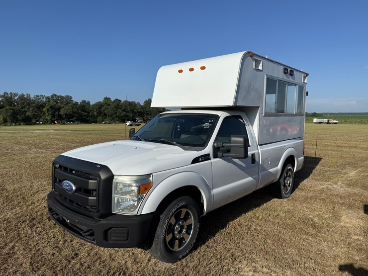 2011-ford-f250-xl-image-1