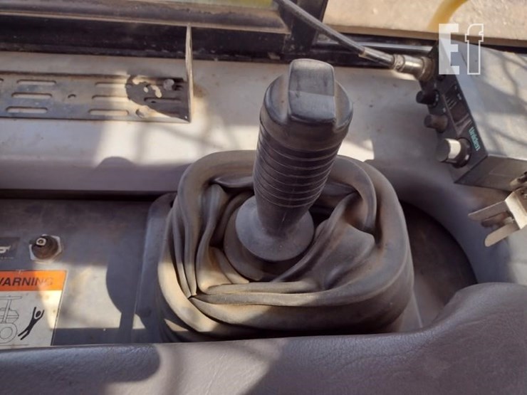 2004-komatsu-d65ex-15-image-11