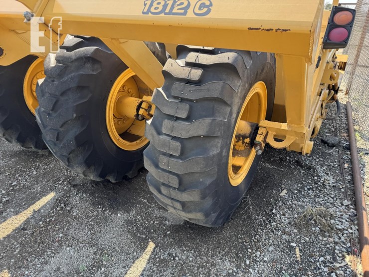 2000-deere-1812c-image-4