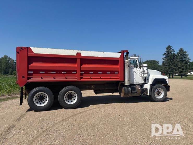 1995-mack-rd690s-image-7