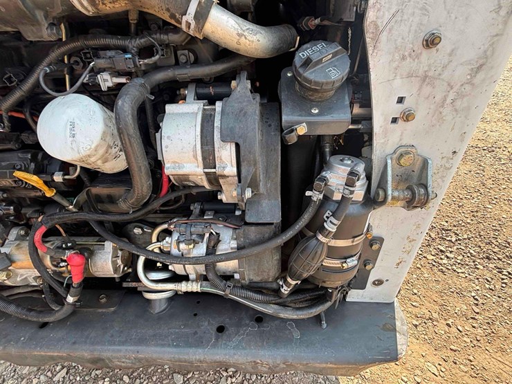 2017-bobcat-t750-image-15