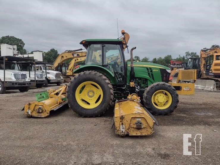 2015-john-deere-6105d-image-3