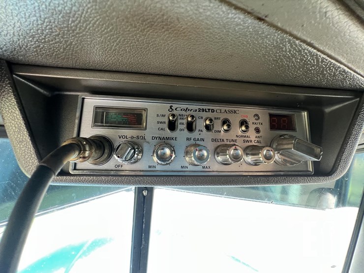 2013-peterbilt-386-image-18