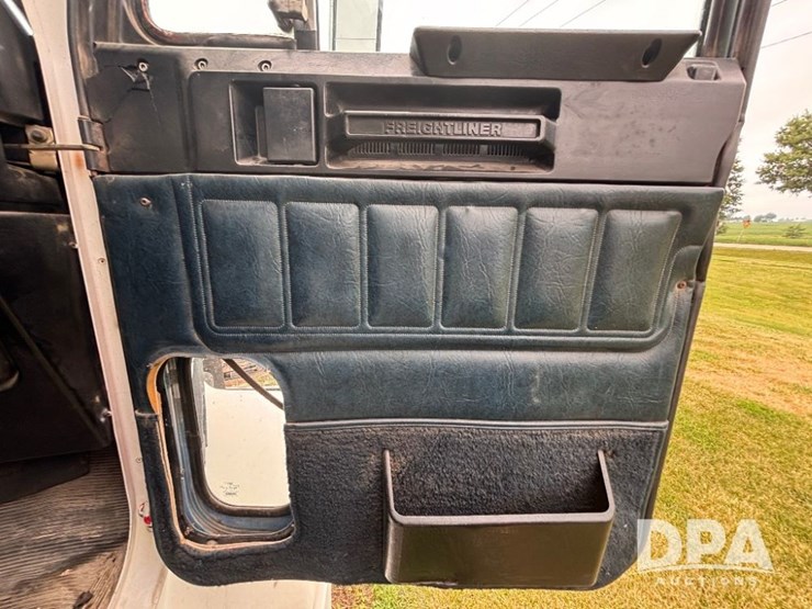 2000-freightliner-truck-(gp11021,-unit-398)-image-71