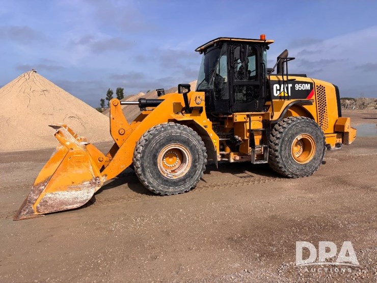 2014-caterpillar-950m-image-15