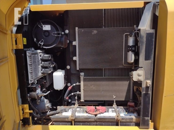 2019-deere-130g-image-39