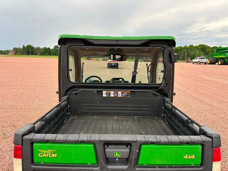 2022-john-deere-gator-image-21