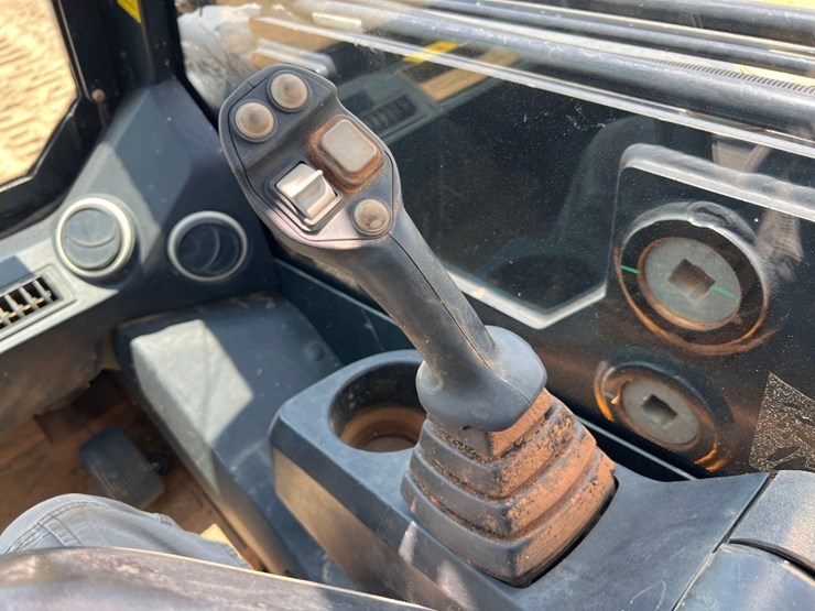 2021-jcb-3ts-8t-image-26