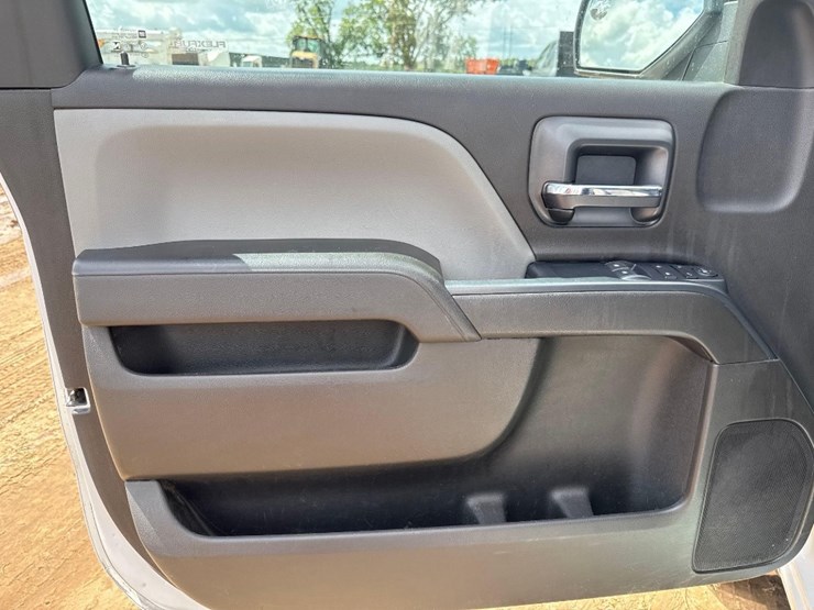 2018-chevrolet-silverado-image-21