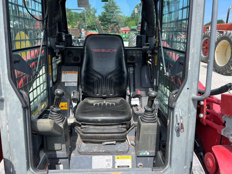 2019-takeuchi-tl8-image-4