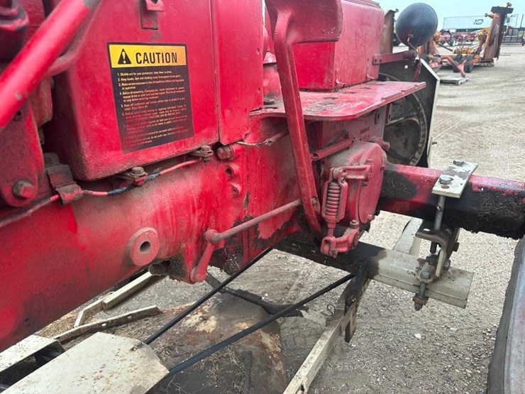 mccormick-farmall-c-tractor-image-11
