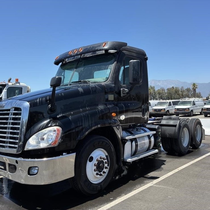 2016 Freightliner Cascadia Truck Tractor