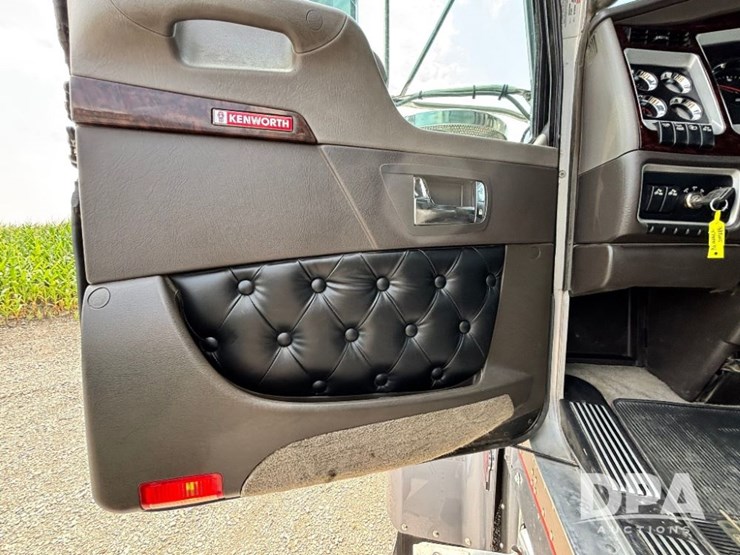 2014-kenworth-w900-image-91