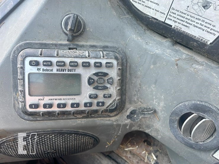 2012-bobcat-s750-image-12
